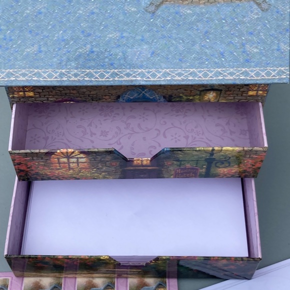 Thomas Kinkade Stationary Set inside Cottage House with Drawers - Picture 4 of 8